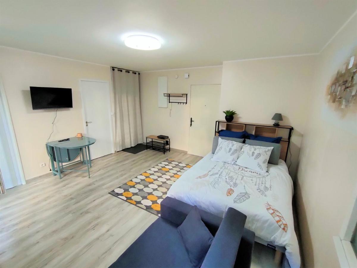 Lovely Flat Nearby Paris Fully Redone With Free Parking On Premises And Balcony Clichy Ngoại thất bức ảnh